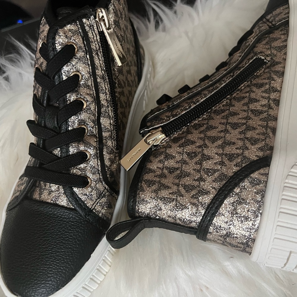Kids is Michael Kors sneakers.